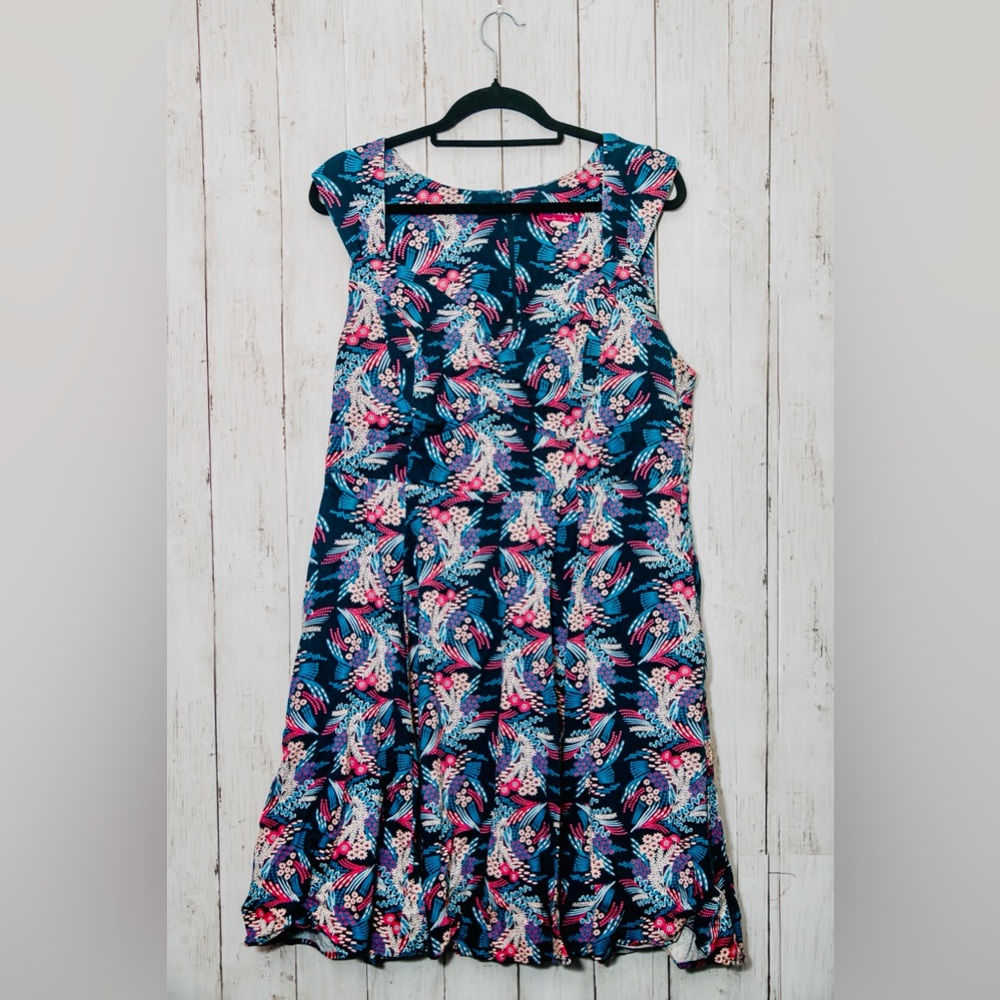 Colorful midi party dress with sweetheart neckline & pockets!
